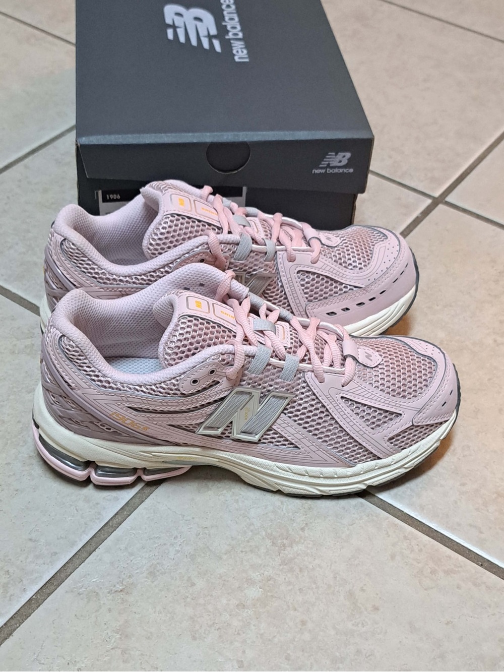 New Balance 1906R sneakers -  'Rose Sugar' - Big Kids sz 5.5Y / Wmns 7.0 - Picture 3 of 12